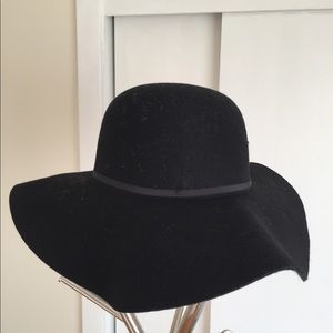 Black floppy hat
